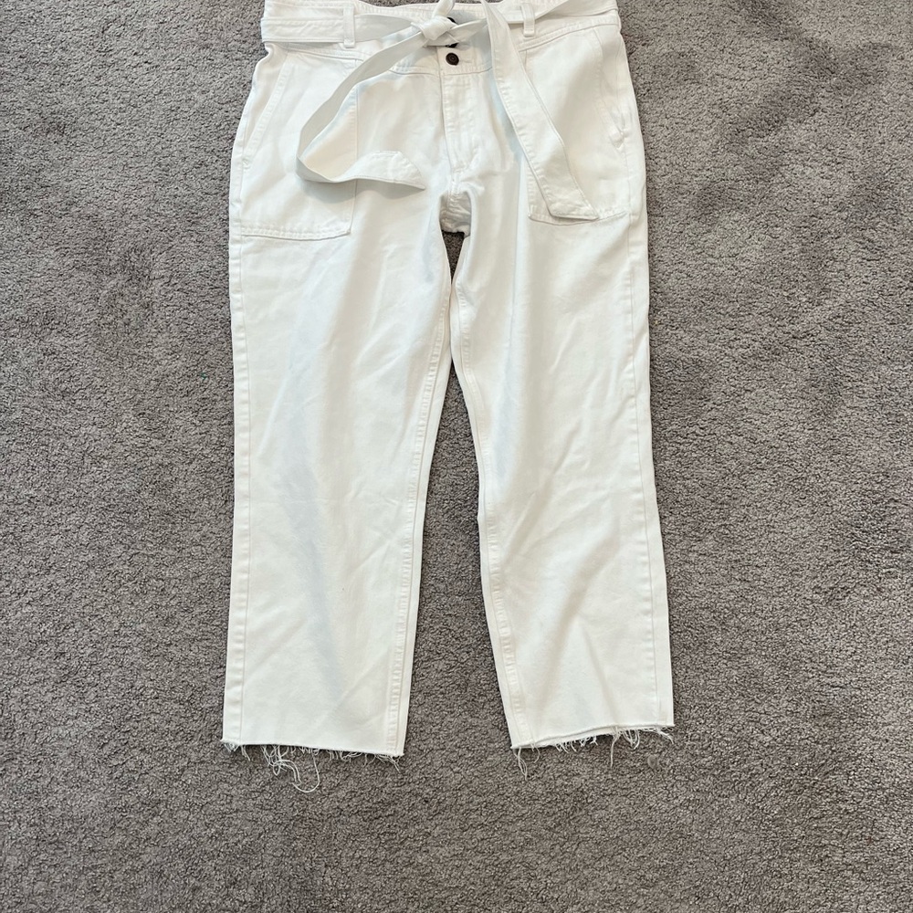 Abercrombie and Fitch size 32 Mom Jeans White Cropped Pants with Belt